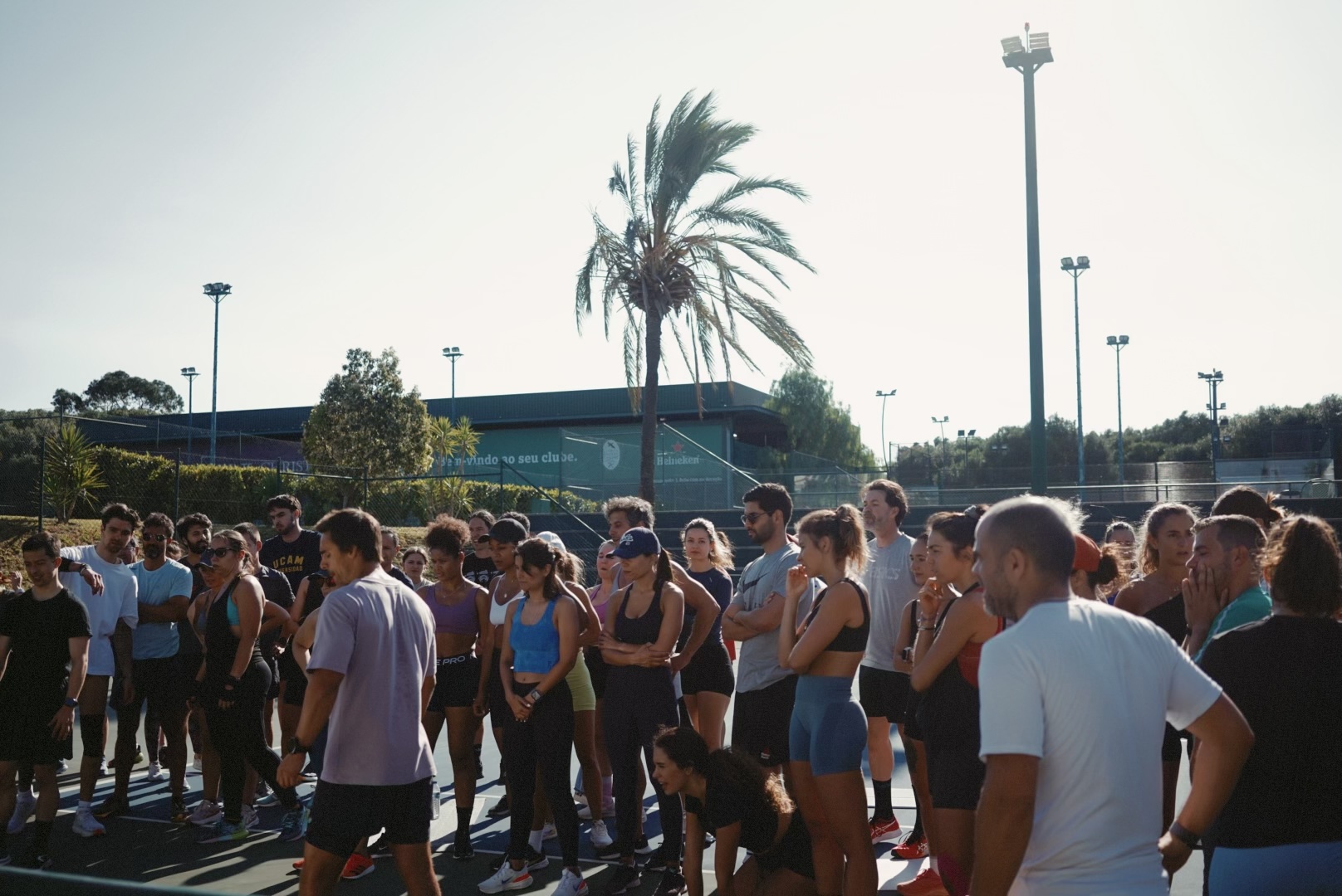 Treino em grupo na praia